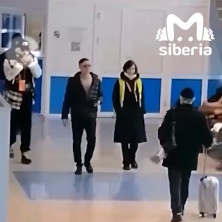 Киркоров закурил в барнаульском аэропорту