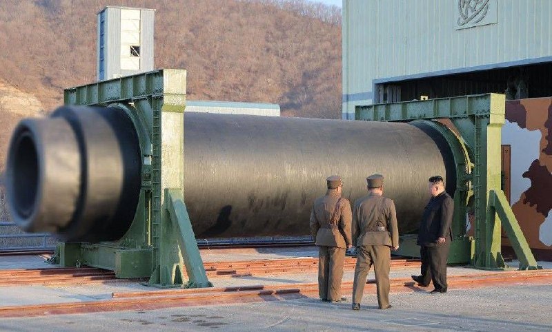 КНДР испытала новый ракетный двигатель и танк с активной защитой