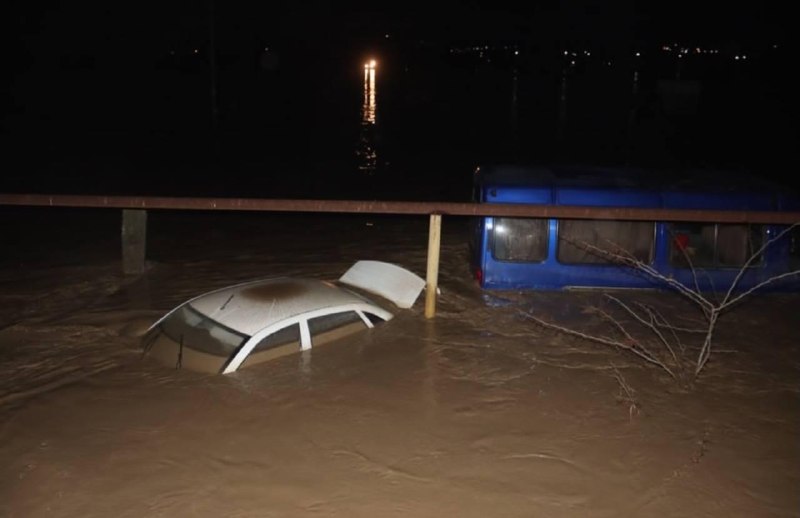 Затопление в Чечне: машины под водой, пострадали дома, введен режим повышенной готовности