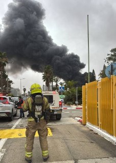 Израиль закрыл дороги к промзоне из-за угрозы химической утечки