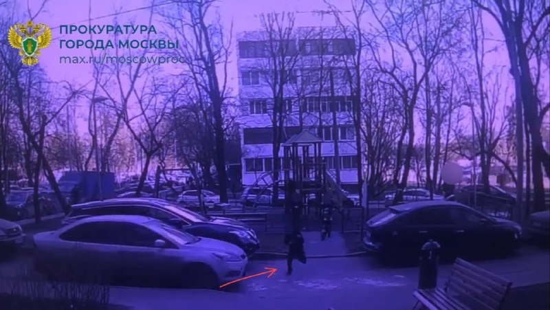 Водитель сбил восьмилетнего мальчика во дворе в Москве