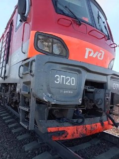 Два человека погибли при столкновении поезда и легковушки в Рязанской области