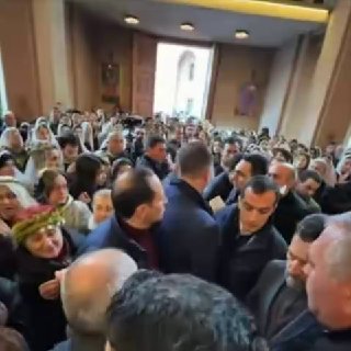 Конфликт в церкви: охрана Пашиняна затаскивает прихожанина, на фоне обострения отношений с ААЦ