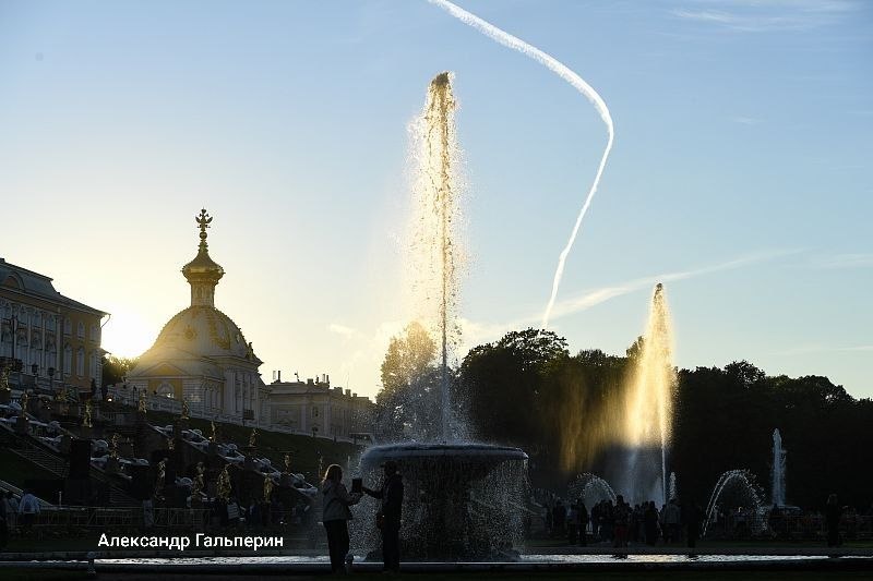 Фонтаны в Петергофе запустят 25 апреля, вход в парки станет платным
