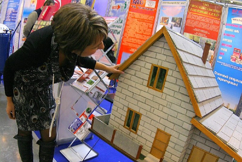 Россияне стали чаще покупать готовое загородное жилье