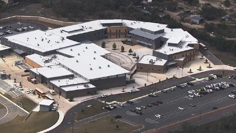 Стрельба в школе в Техасе: подросток ранил учителя и покончил с собой