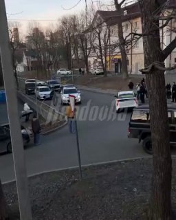 Водитель иномарки сбил подростка на мопеде во Владивостоке