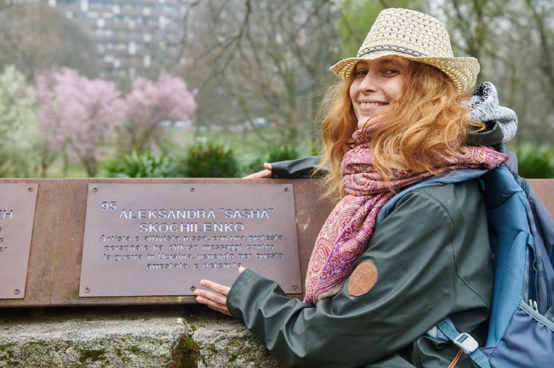 В Милане открыли памятную доску российской художнице Александре Скочиленко