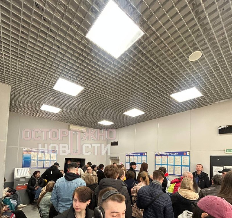 Петербуржцы месяцами не могут получить загранпаспорта из-за очередей в МФЦ