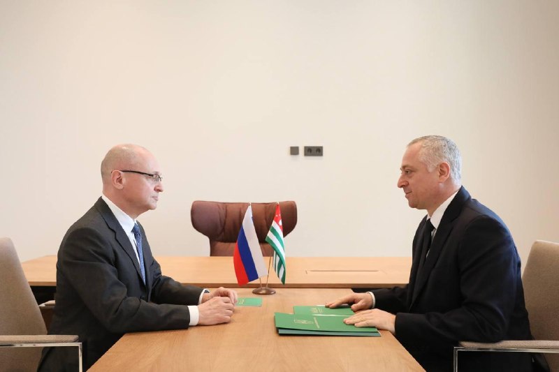 Гунба поблагодарил Путина за открытие аэропорта в Сухуме