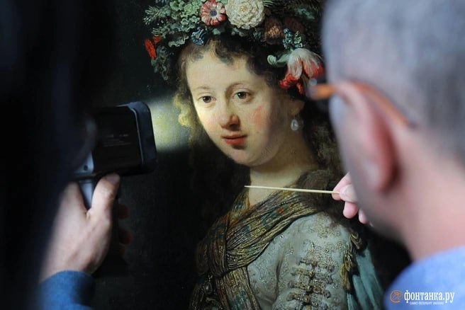 Реставраторы Эрмитажа раскрыли тайну картины Рембрандта «Флора»: обнаружена родинка и первоначальный колорит