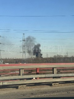 Пожар на Софийской улице: горят бытовка и два бензовоза, пострадавших нет