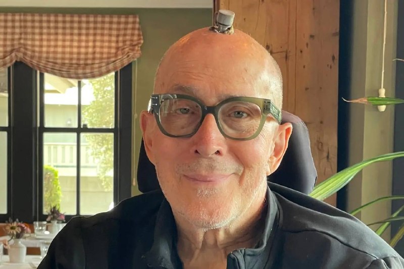 Импланты помогли парализованному мужчине создавать музыку силой мысли