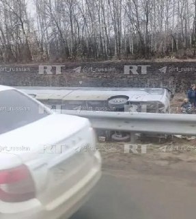 Автобус с детьми перевернулся в Саратовской области: погиб водитель, пострадали шестеро