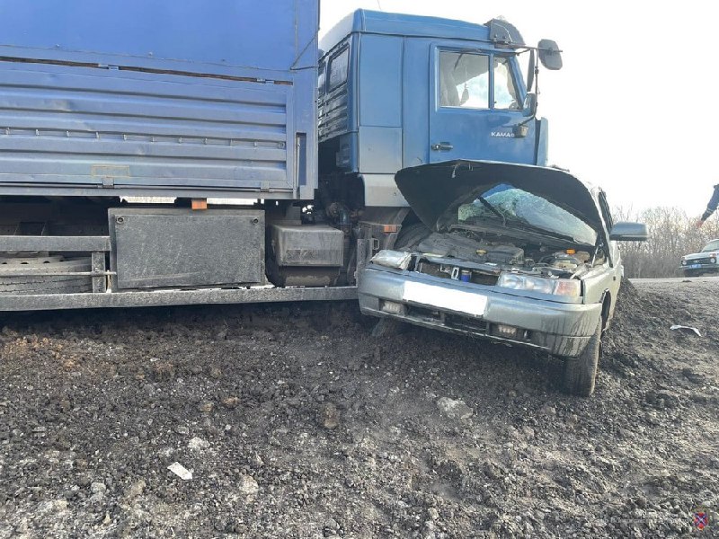 Российский автопром летит в пропасть: АвтоВАЗ останавливает конвейер, КамАЗ — в убытке