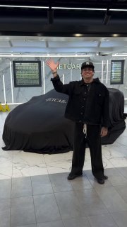 Бустер перекрасил Ferrari 296 GTS в ярко-голубой цвет: мнения подписчиков