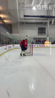 Овечкин обменял шайбу на чипсы с юной фанаткой