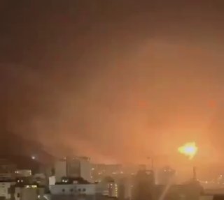 Кадры авиаударов по объектам в районе Тегерана