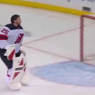 Шестеркин подрался с Маркстремом в матче НХЛ