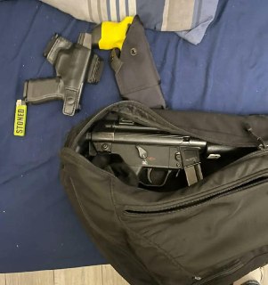 Охрана мэра Лондона забыла сумку с оружием на улице