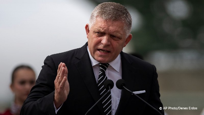 Фицо потребовал от ЕС отмены санкций на импорт энергоносителей из РФ