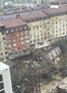 Дом в Махачкале обрушился из-за потопа