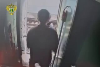 Пассажир вытолкнул проводницу из поезда в Костромской области