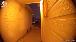 Курьер купил колу для слабовидящих, а они собрали ему $50 тысяч