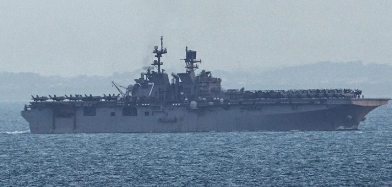 КСИР атаковал американский десантный корабль LHA7