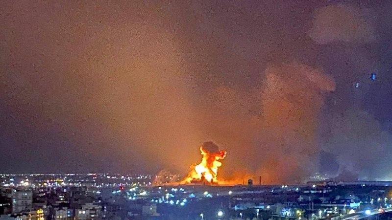 Атака на завод по производству алюминия в Иране: начался пожар