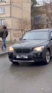 Шестилетнего ребенка посадили за руль BMW ради видео