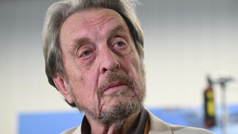 Отец Илона Маска не против российского мессенджера Max