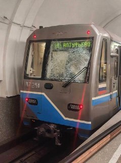 Мужчина погиб, упав под поезд в московском метро