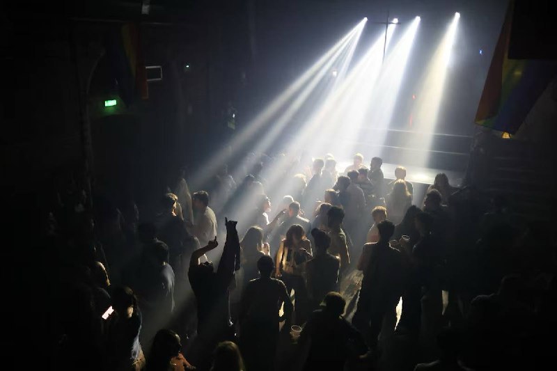 Британские клубы разоряются из-за непьющих зумеров