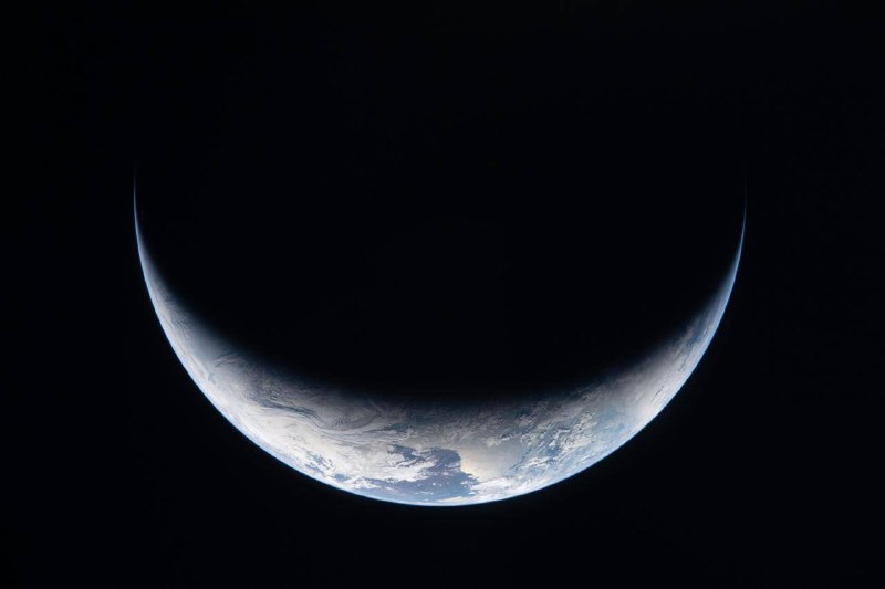 Корабль «Артемида-2» готовится к посадке в Тихом океане