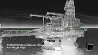 Украинские ССО нанесли удары обломками по буровым платформам в Каспийском море