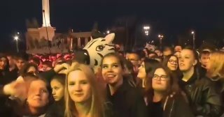 Венгерская молодёжь на митингах требует смены власти