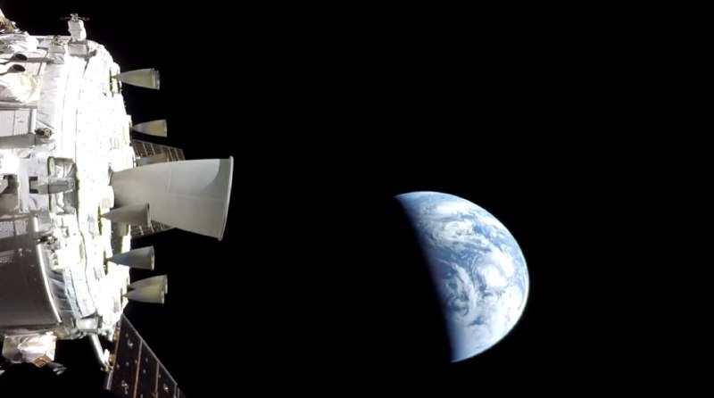 Корабль «Орион» возвращается на Землю: опасный вход в атмосферу и мягкая посадка