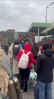 Украинцы возвращаются домой на Пасху, во Львовской области очереди на КПП, сообщает Госпогранслужба