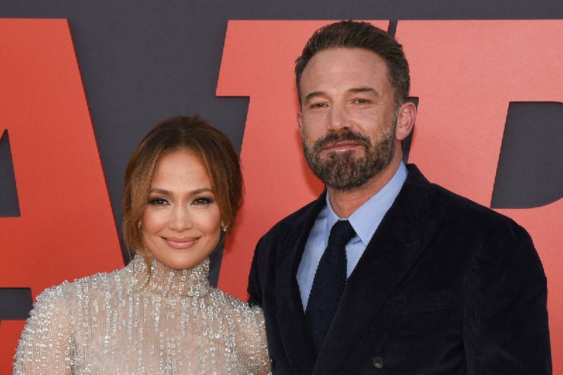 Бен Аффлек передал Дженнифер Лопес долю в особняке