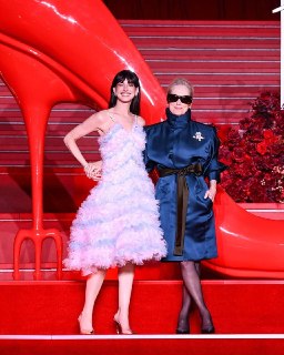 Мэрил Стрип и Энн Хэтэуэй на премьере «Дьявола носит Prada 2» в Шанхае