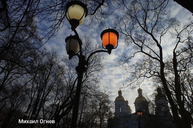 Петербуржцев заточили в Никольском саду: 40 человек, включая детей и инвалидов, оказались запертыми на полтора часа