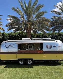 Кендалл Дженнер и Хейли Бибер запустили совместный продукт на Coachella