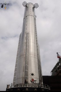 Booster 19 доставлен на стартовую площадку с 33 двигателями