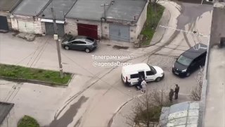 Инцидент с ТЦК и полицией в Днепре: задержанного пытались вытащить из автобуса