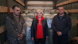 Волонтеры передали в Донецк партию маскировочных сетей для российских подразделений