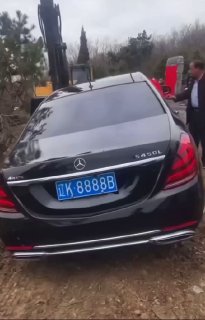 Китайские власти извлекли Mercedes из могилы ради экологии