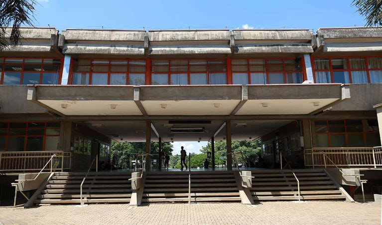 В Бразилии украли опасные вирусы из лаборатории строгого режима