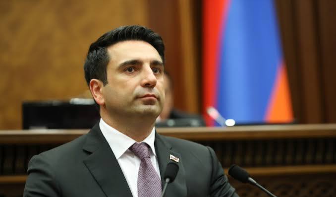 Спикер армянского парламента: Армения не собирается становиться угрозой для России