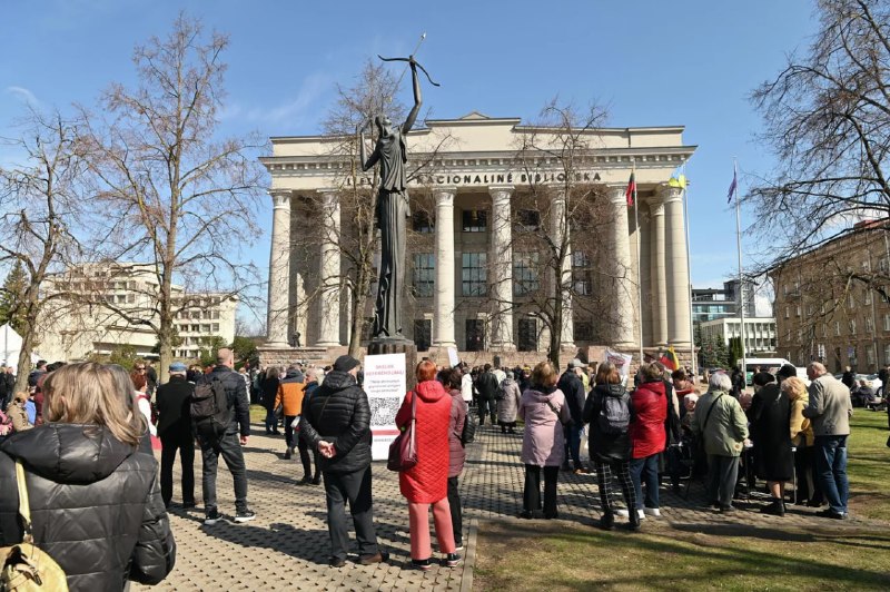 В Литве прошли протесты против строительства нового военного полигона